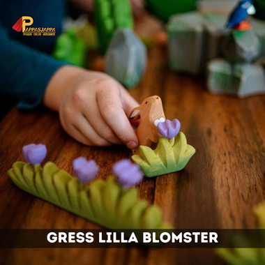 Trefigur | Gress | Lilla Blomster