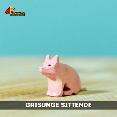 Trefigur | Grisunge sittende