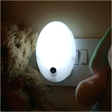 Nattlampe med sensor | Stikkontakt