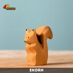 Trefigur | Ekorn sittende