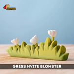 Trefigur | Gress | Hvite Blomster