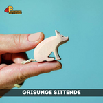 Trefigur | Grisunge sittende